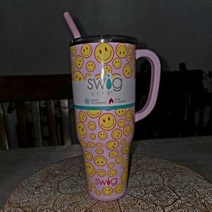 NWT swig 40oz stainless steel tumbler smiley face